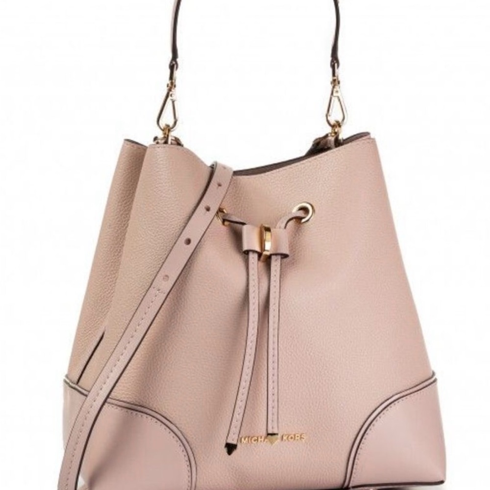 NWT Michael Kors Mercer Gallery
Pebbled Leather Shoulder Bag Soft pink